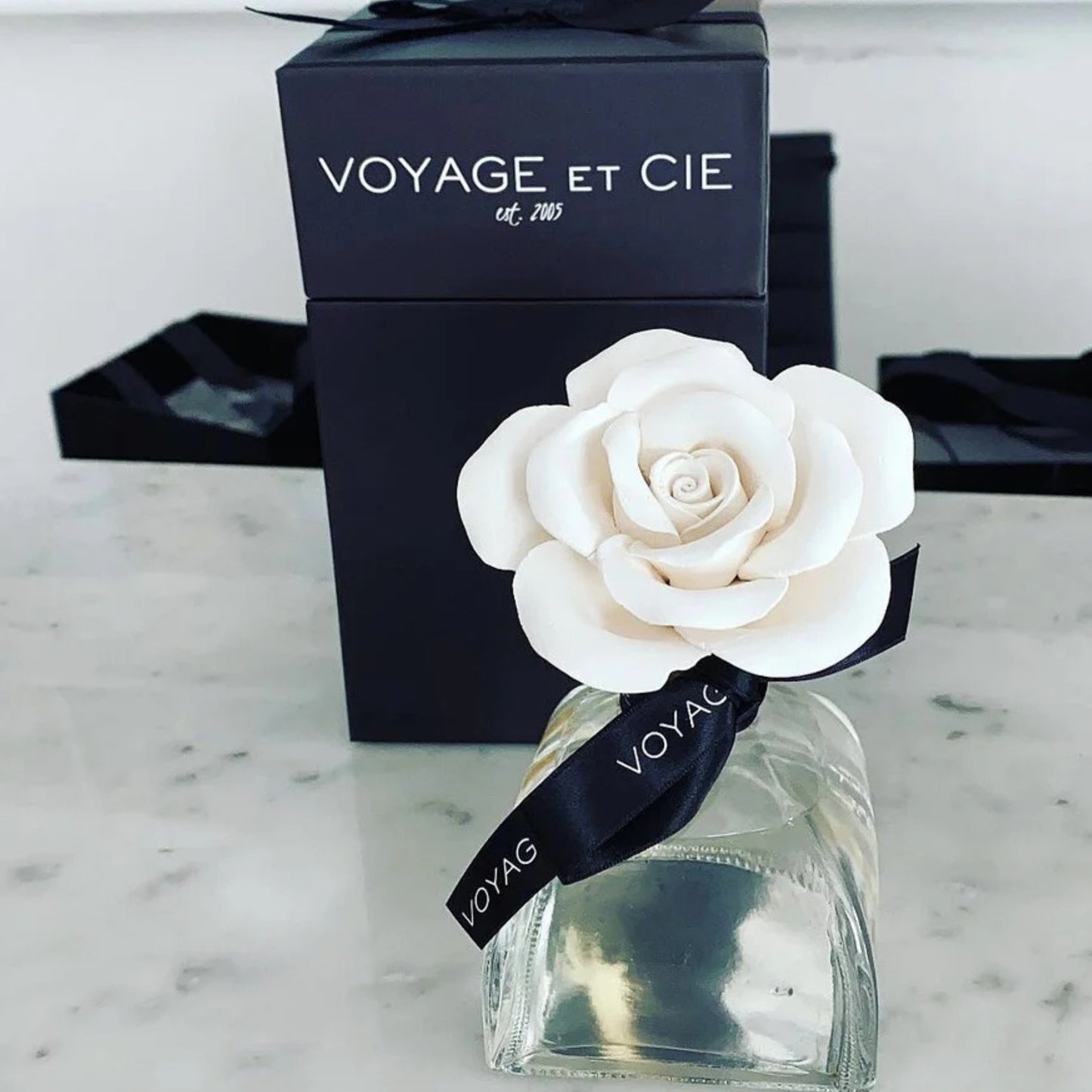 Voyage Et Cie- Porcelain Rose Diffuser- Santal